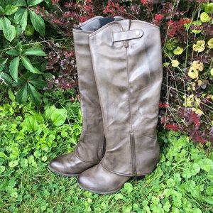 Fergalicious Ledge Boots in brown - size 10